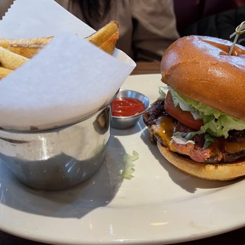 Browns Socialhouse - SMOKEHOUSE BURGER cheddar, bacon, caramelized onion, iceberg lettuce, pickle, bbq sauce, chipotle aioli - Salad Near Me - Ottawa, Ontario