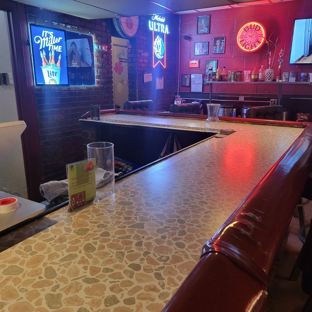 Willie's Lounge - billiard's bar and pool table - Dive Bars Near Me - Dallas, Texas Willie's Lounge - billiard's bar and pool table - Dive Bars Near Me - Dallas, Texas