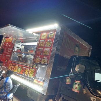 Sazon El Cebo-Yon - a food truck at night - Mexican Near Me