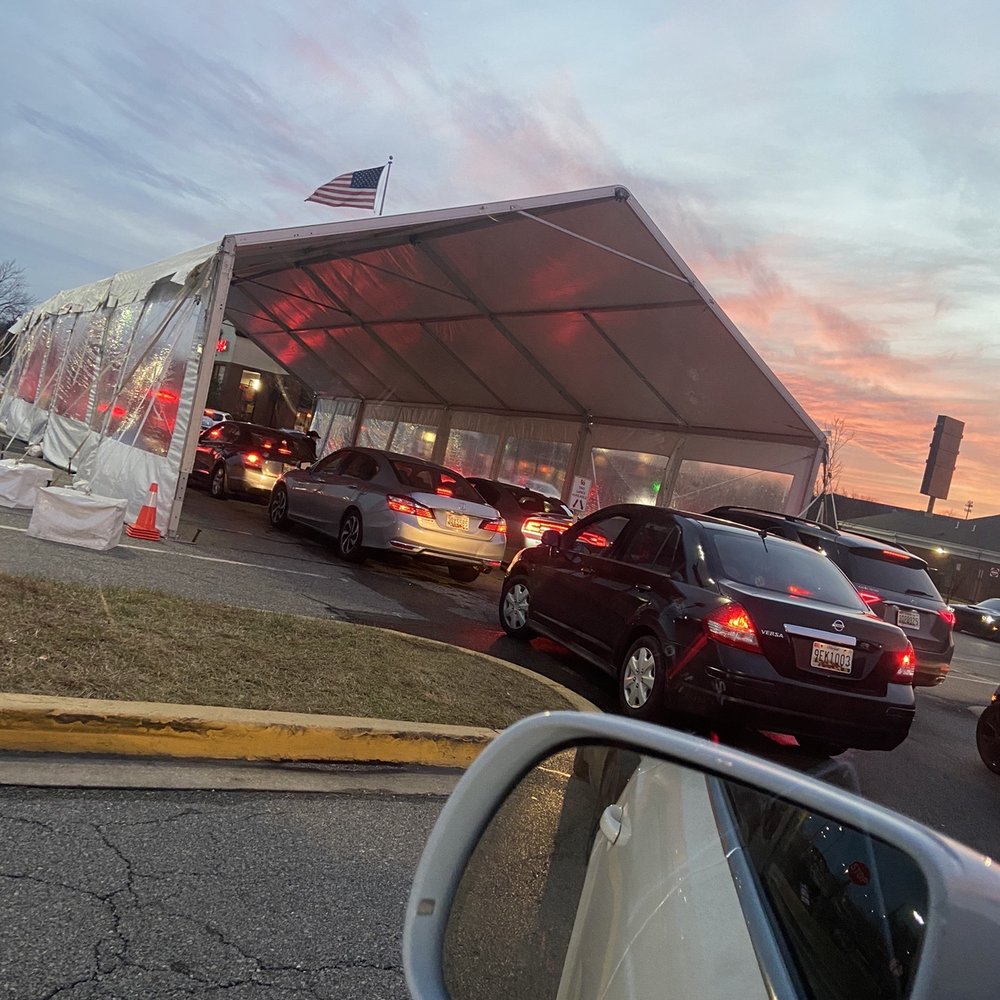 Chick-fil-A - ows cars parked in a parking lot - Fast Food Near Me - Largo, Maryland