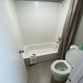 Motel 6 - Bathroom - Hotels Near Me - Walterboro, South Carolina Motel 6 - Bathroom - Hotels Near Me - Walterboro, South Carolina