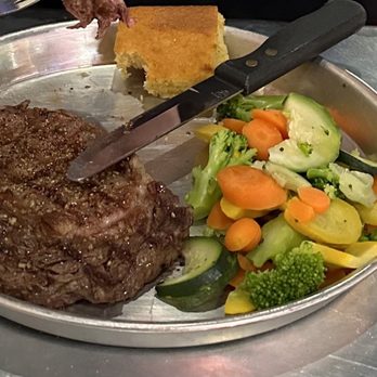 Cruiser's Cafe 66 - Ribeye and seasonal vegetables - American Near Me - Williams, Arizona Cruiser's Cafe 66 - Ribeye and seasonal vegetables - American Near Me - Williams, Arizona