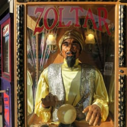 National Park Gifts & Souvenirs - Have a chat with Zoltar outside of the souvenir shop