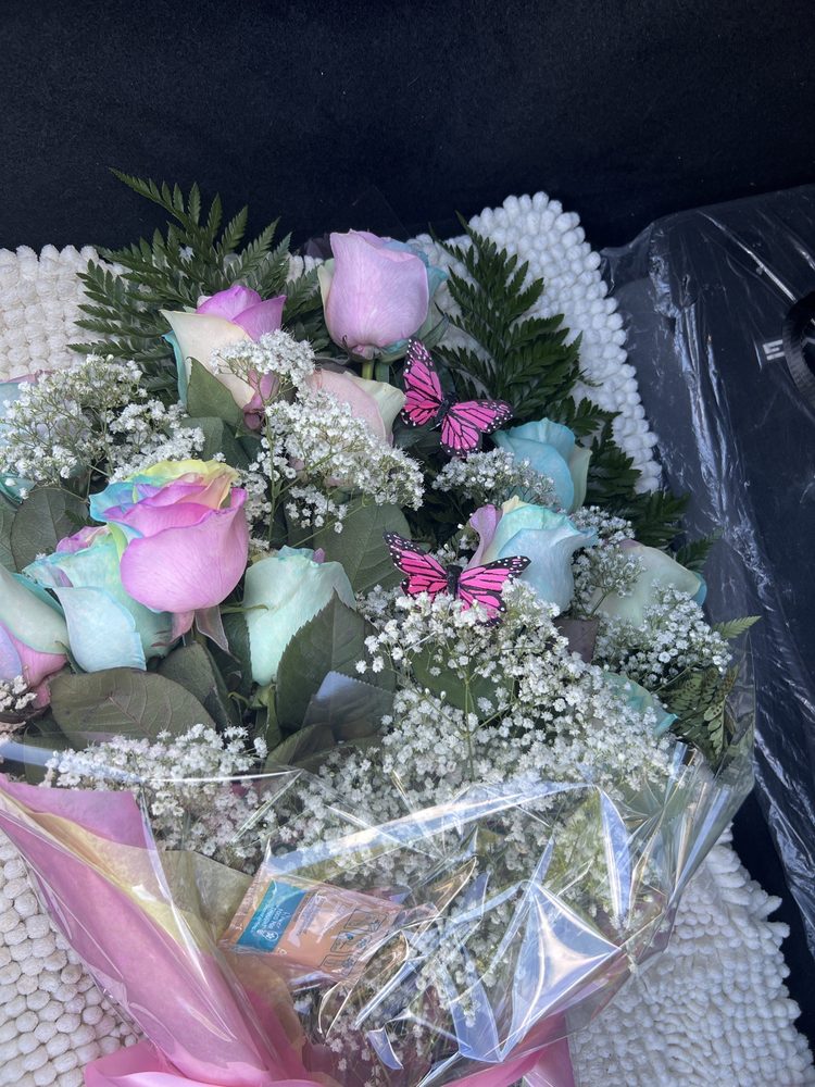 BERNICE’S FLORAL CREATIONS Updated September 2024 12 Reviews 100 Plymouth St, Fairfield