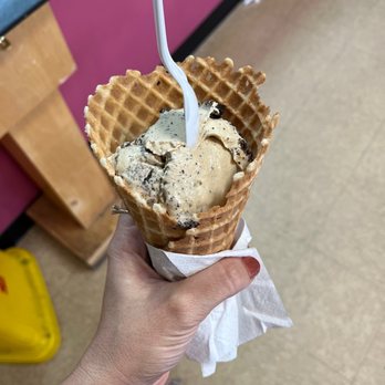 The Magic Cow - Coffee ice cream with Oreo (in a free waffle cone!) - Ice Cream & Frozen Yogurt Near Me - Davie, Florida