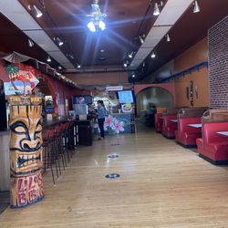 Lilo's Hawaiian BBQ - Inside cute