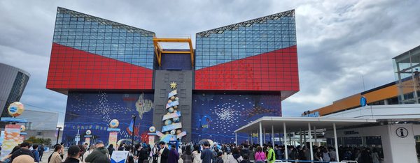 Osaka Aquarium Kaiyukan by null