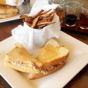 CRAFThouse - Pulled pork Macaroni and cheese Grilled Sandwich - New American Near Me - San Marcos, Texas CRAFThouse - Pulled pork Macaroni and cheese Grilled Sandwich - New American Near Me - San Marcos, Texas