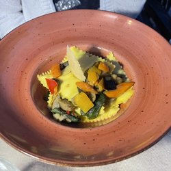 Pizzeria Garbatona - Ravioli mit Spinat-Ricoota-Füllung in Salbei-Butter