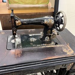 Kings Home - Vintage sewing machine