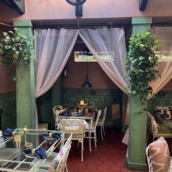 The Hideaway - Steakhouses Near Me - Beverly Hills, California