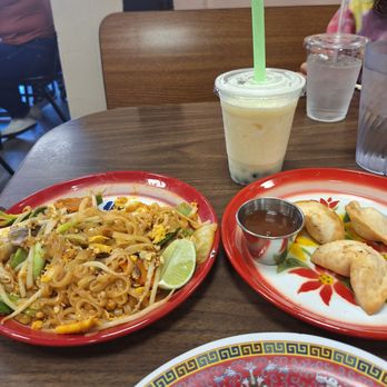 Vientiane Noodle Shop - Pad Thai, bubble tea and rangoon - Thai Near Me - Milwaukee, Wisconsin