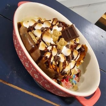 Deez Spudz - a banana split in a bowl - Food Trucks Near Me Deez Spudz - a banana split in a bowl - Food Trucks Near Me