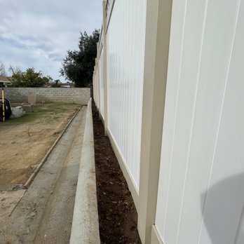 Cali Fence - Vinyl Fence - Fences & Gates Near Me - Oak Hills, California