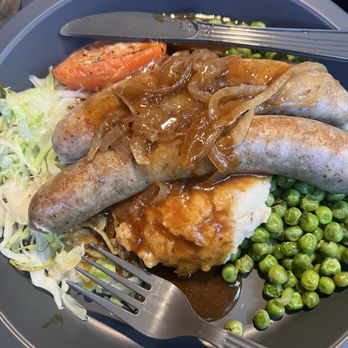 Three Broomsticks at Universal Studios Hollywood - Bangers & Mash - British Near Me - Universal City, California Three Broomsticks at Universal Studios Hollywood - Bangers & Mash - British Near Me - Universal City, California
