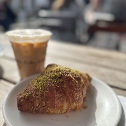 Tatte Bakery & Cafe | Clarendon - Pistacho crosissant