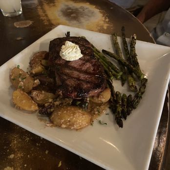 Osteria Cicchetti - NY strip steak potatoes and asparagus - Italian Near Me - Wilmington, North Carolina