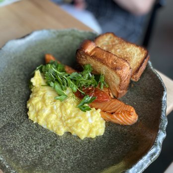 Miro Kaimuki - Hot smoked salmon 10.31.2020 brunch - Asian Fusion Near Me - Honolulu, Hawaii Miro Kaimuki - Hot smoked salmon 10.31.2020 brunch - Asian Fusion Near Me - Honolulu, Hawaii