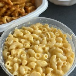 Rooster’s Chicken & Waffles - Side of Mac & Cheese