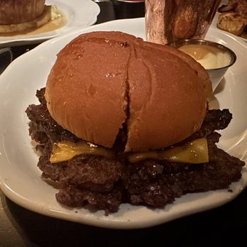 Armitage Alehouse - The burger with bacon - Pubs Near Me - Chicago, Illinois