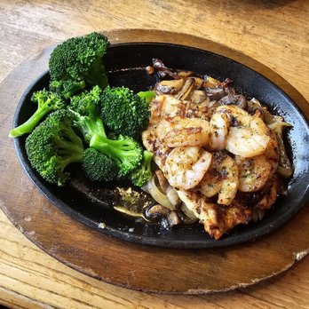 Applebee's Grill + Bar - Burbon chicken and Shrimp  with broccoli ( normally comes with garlic mash potatoes) - American Near Me - Germantown, Maryland