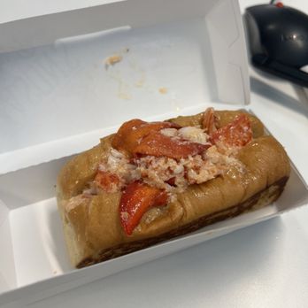 Mason's Famous Lobster Rolls - Lobster Connecticut Roll - Seafood Near Me - Reston, Virginia