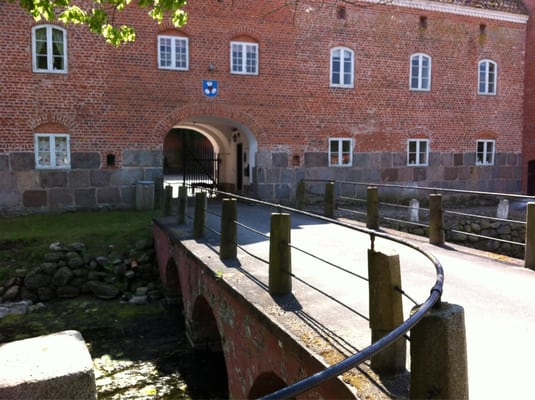 Broholm by null