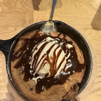 Chili's - Skillet Chocolate Chip Cookie - American Near Me - Nanuet, New York