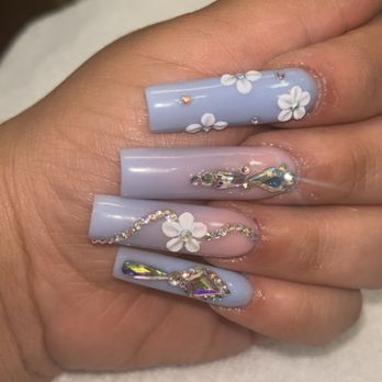 Lavish Nails & Spa - Nail Salons Near Me - Chico, California