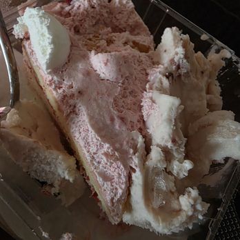 Seafood City Supermarket - The strawberry dream cake - Seafood Markets Near Me - Milpitas, California