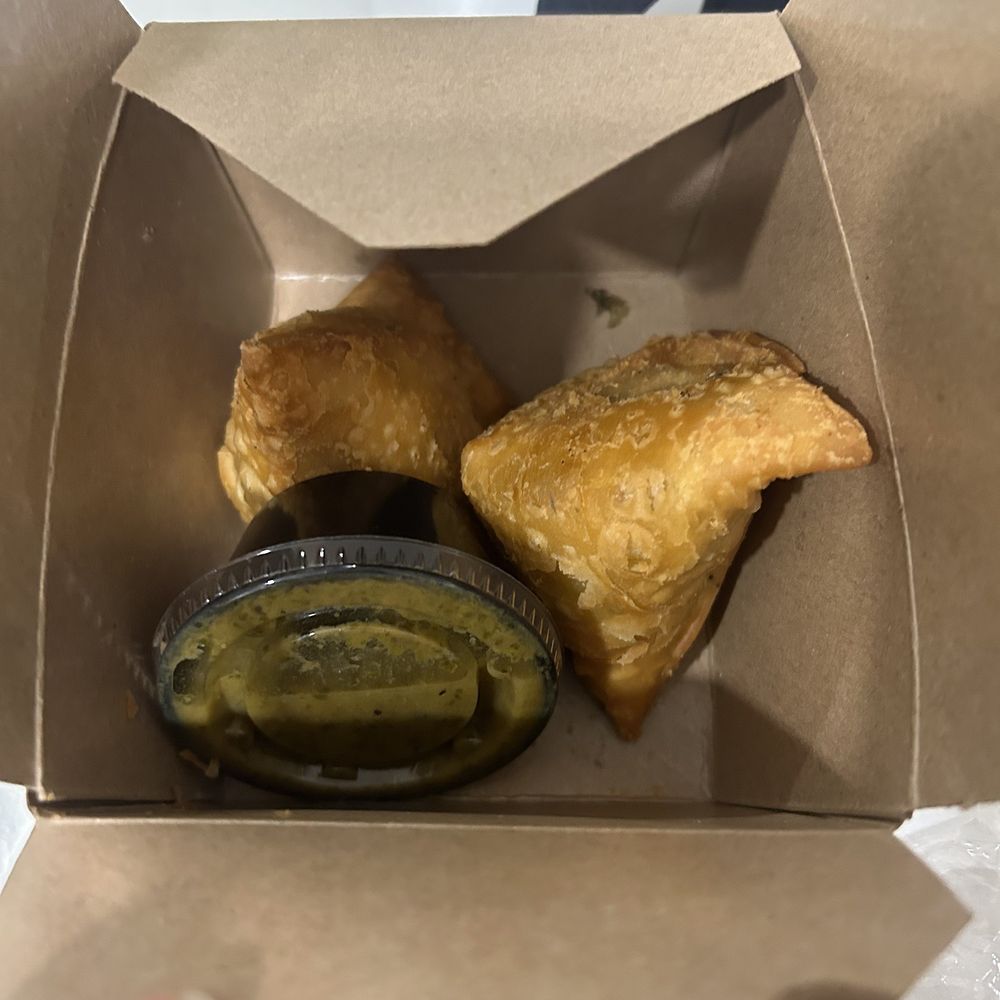 Vegetable Samosas with mint sauce Vegetable Samosas with mint sauce