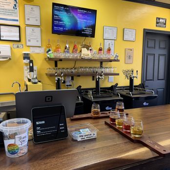Arctic Buzz Meadery - Large Menu and Nice Bar - Meaderies Near Me - Soldotna, Alaska
