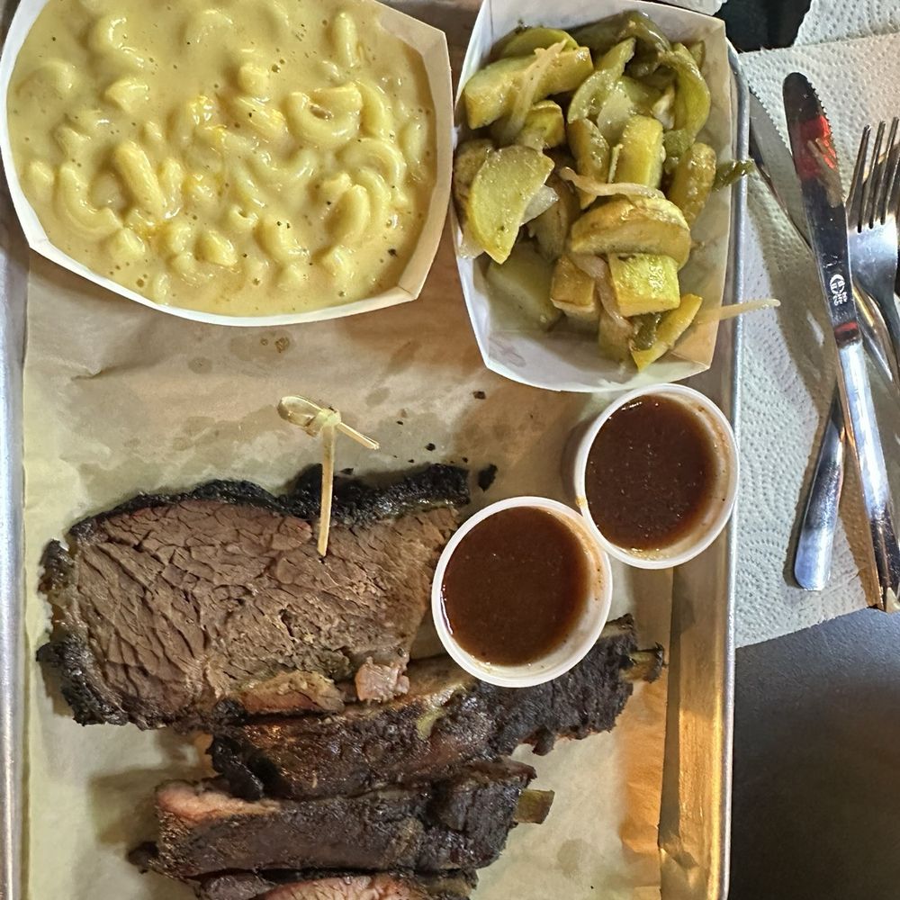 OAK'D BBQ - 3 meats...waygu brisket, beef rib, smoked wings and 2 sides - Barbeque Near Me - Addison, Texas