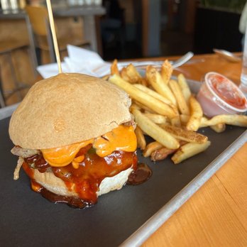 Chomp Kitchen and Drinks - GLUTEN FREE BURGER!! - American Near Me - Providence, Rhode Island