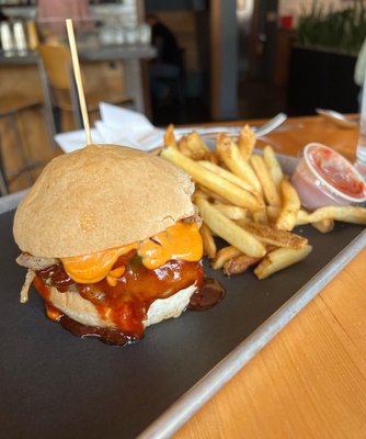 Chomp Kitchen and Drinks by null