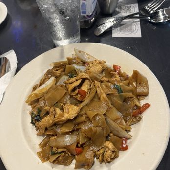 Thai Kitchen - Drunken noodles - Thai Near Me - Austin, Texas Thai Kitchen - Drunken noodles - Thai Near Me - Austin, Texas