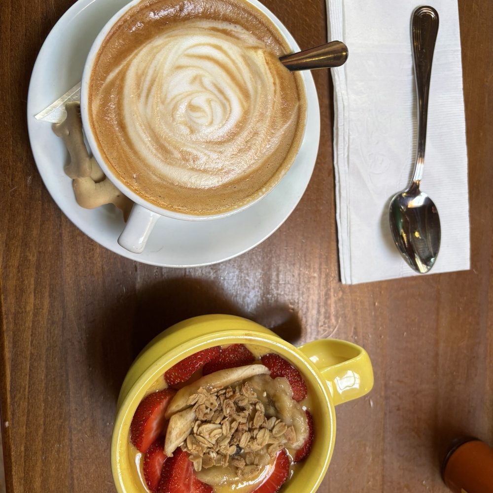 Tryst - Pasadise bowl & mocha coffee - Lounges Near Me - Washington, DC, District of Columbia