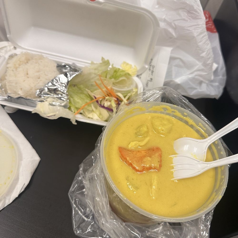 Pikul Thai Bistro - Yellow curry - Thai Near Me - Fairfield, California Pikul Thai Bistro - Yellow curry - Thai Near Me - Fairfield, California