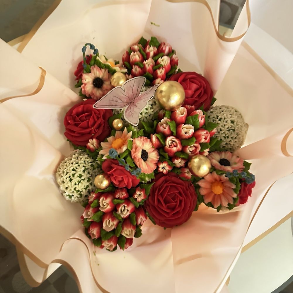 The Blooming Cupcake - A 12 cupcake bouquet. - Cupcakes Near Me The Blooming Cupcake - A 12 cupcake bouquet. - Cupcakes Near Me