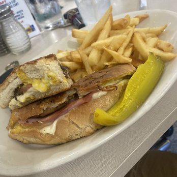 El Arepon Venezuelan - Cuban sandwich - Venezuelan Near Me - Bellevue, Nebraska