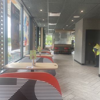 McDonald's - Dining room - Fast Food Near Me - Pasadena, Maryland