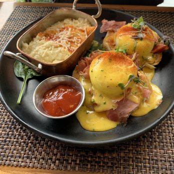 The Clinkscale - Eggs Benedict with grits - Breakfast & Brunch Near Me - Jerome, Arizona