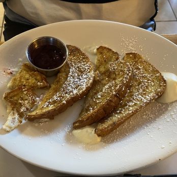Acorn Hill Lodge - French toast - Bed & Breakfast Near Me - Lynchburg, Virginia Acorn Hill Lodge - French toast - Bed & Breakfast Near Me - Lynchburg, Virginia