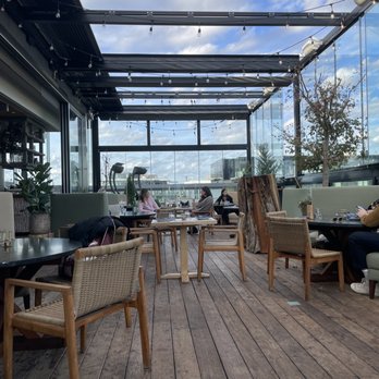 Harriet's Rooftop - a view of the city from the restaurant - Cocktail Bars Near Me - Toronto, Ontario