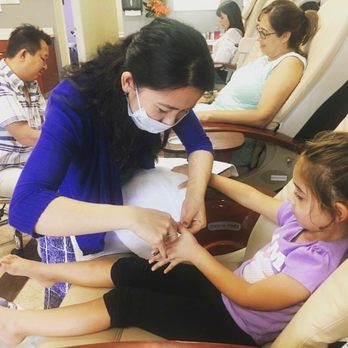Flower Nails - Nail Salons Near Me - Fair Oaks, California