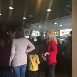 McDonald's - Filas interminables, nosotros hacemos el pedido con la maquinita Easy Order!!!