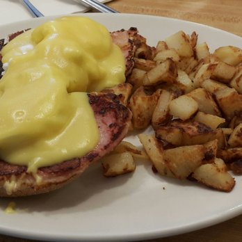 Egg Sunrise Grill - Sunrise Benedict - Peameal bacon and the sauce is so good! - Breakfast & Brunch Near Me - Toronto, Ontario
