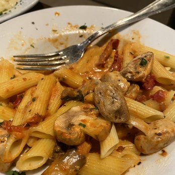 Caruso's Italian Kitchen - Side pasta with pink sauce, okay, but really needed seasoning - Cocktail Bars Near Me - Tujunga, California