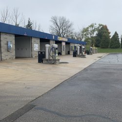 WOW Car Wash - Vacuum and wash bays