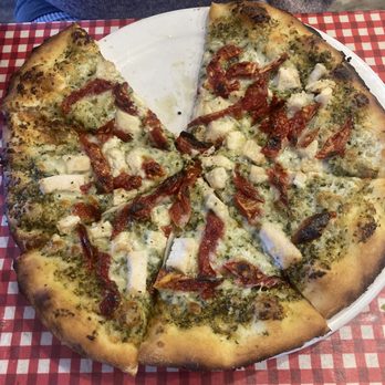 550 Pizzaria  - pesto pizza - Pizza Near Me - Aztec, New Mexico